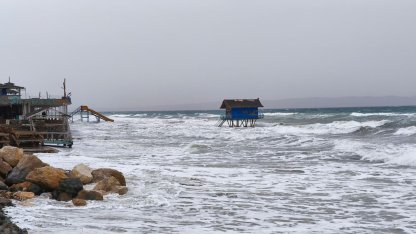 Saros'ta fırtınada dev dalgalar oluştu