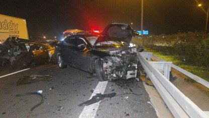 Seyir halindeyken aniden arızalanan otomobile kamyon çarptı: 1 yaralı