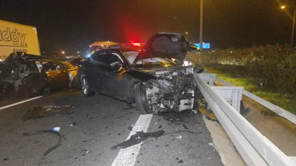 Seyir halindeyken aniden arızalanan otomobile kamyon çarptı: 1 yaralı