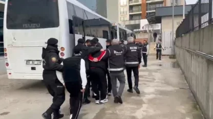 Silahlı eylem ve soygun hazırlığındaki 3 şüpheli, kaldıkları otelde yakalandı