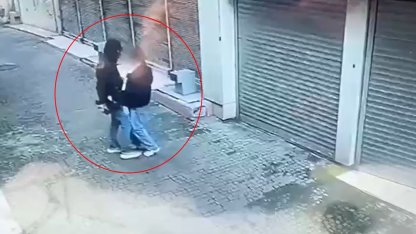 Sokak ortasında tornavidalı gasba 1 tutuklama; olay kamerada