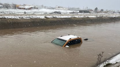 Su kanalına uçan otomobilin sürücüsü aranıyor