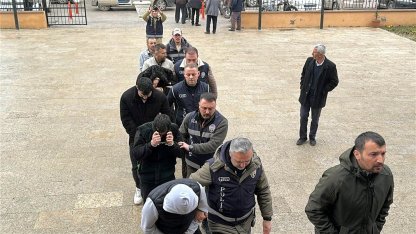 Suç örgütü üyesini diplomatik plakalı araçla yurt dışına kaçıran 6 şüpheli yakalandı