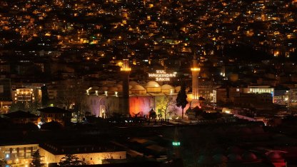 Tarihi Ulu Cami'nin 'Kul hakkından sakın' yazılı mahyası yakıldı