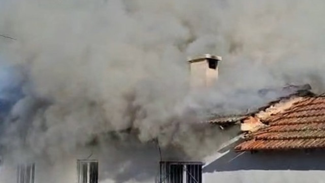 Tek katlı ev, yangında kullanılamaz hale geldi