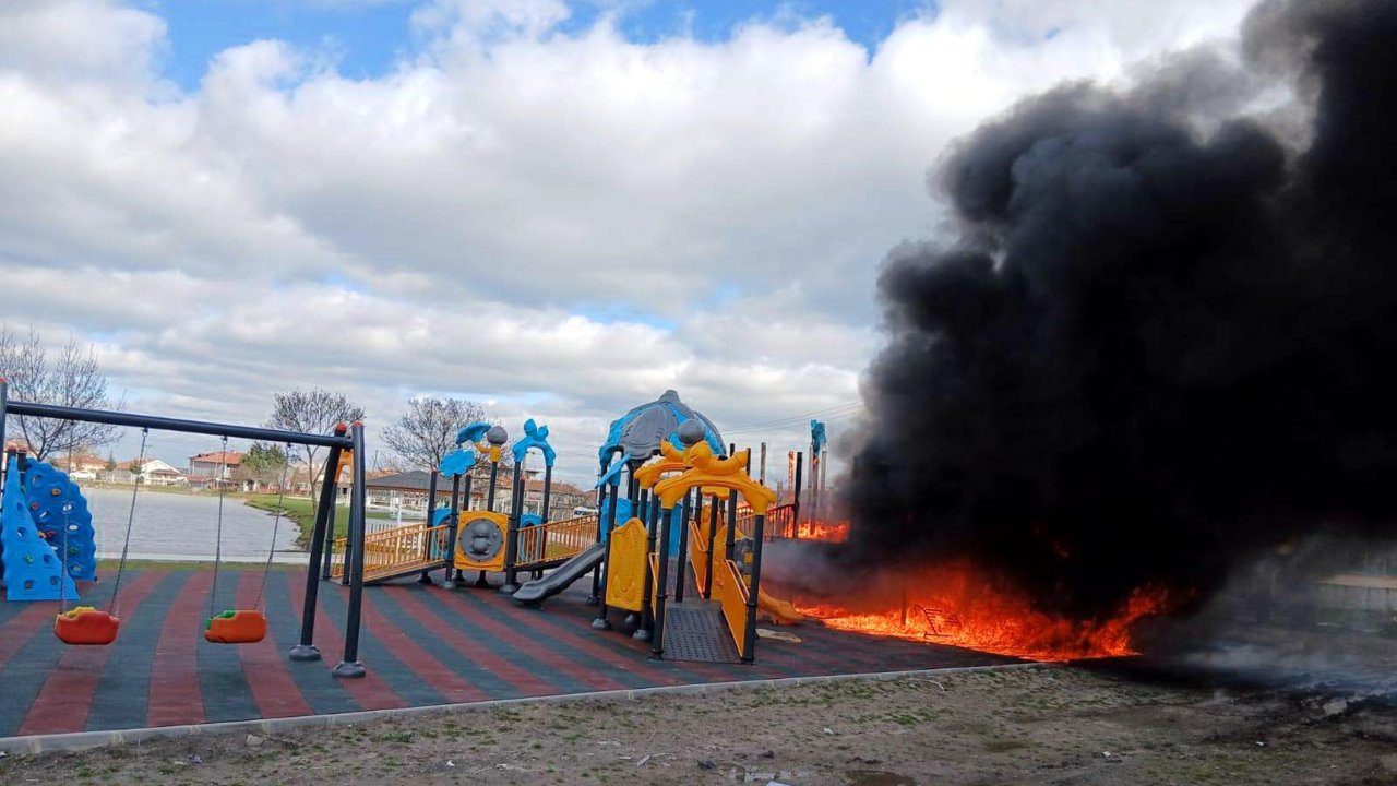 Tekirdağ'da çocuk parkında yangın