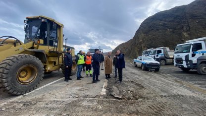 Tekirdağ'da heyelan nedeniyle kapanan yolda kontrollü ulaşım