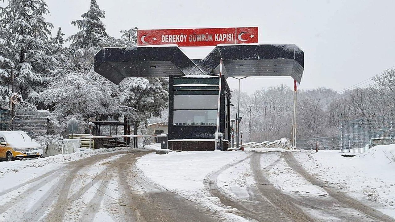 Trakya'da kar yağışı etkili oluyor