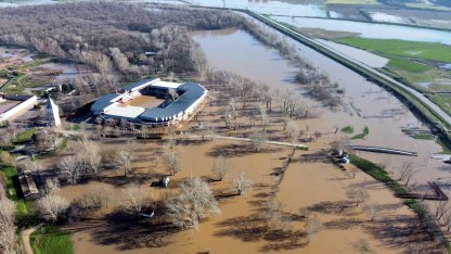 Tunca Nehri'nde 'kırmızı alarm' verildi; Kırkpınar Er Meydanı su altında kaldı