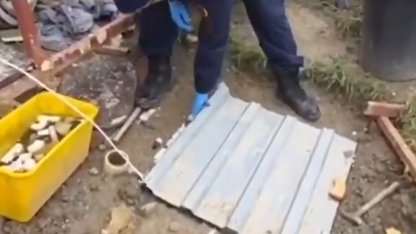 Yer altında ürettikleri sahte içkileri, motokurye ile satmışlar