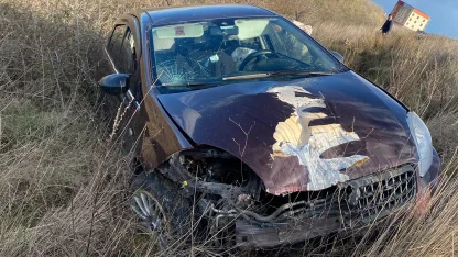 Yoldan çıkan otomobil tarlaya savruldu: 3 yaralı