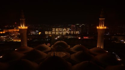 627 yıllık Ulu Cami'ye 2'nci mahya: 'Zekat berekettir'