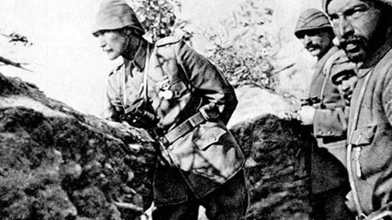 Atatürk, 18 Mart'ta denetime giderken bombardımana yakalanmış