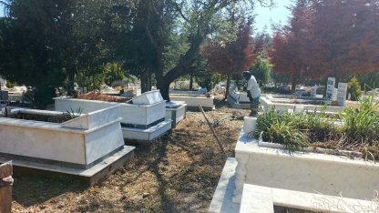 Ayvalık'ta mezarlıklar temizlenip, bayram ziyaretine hazırlandı