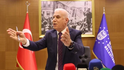 Başkan Bozbey: 20 senedir yapılmamış hizmetleri yapıyoruz