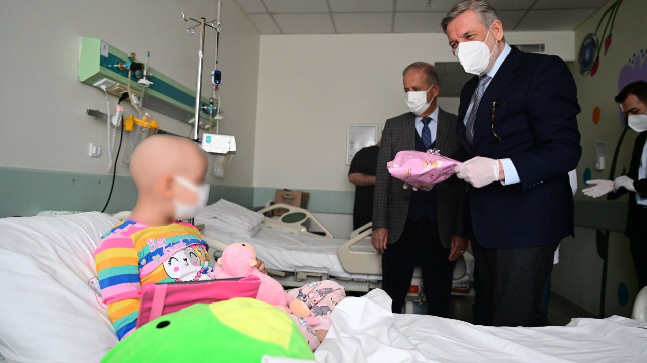 BTSO Başkanı Burkay'dan lösemili çocuklara bayram ziyareti