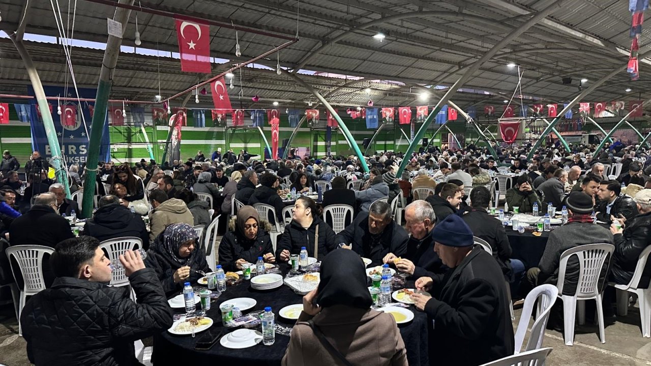 Bursa düzenlenen iftar programına 2 bin 500 kişi katıldı