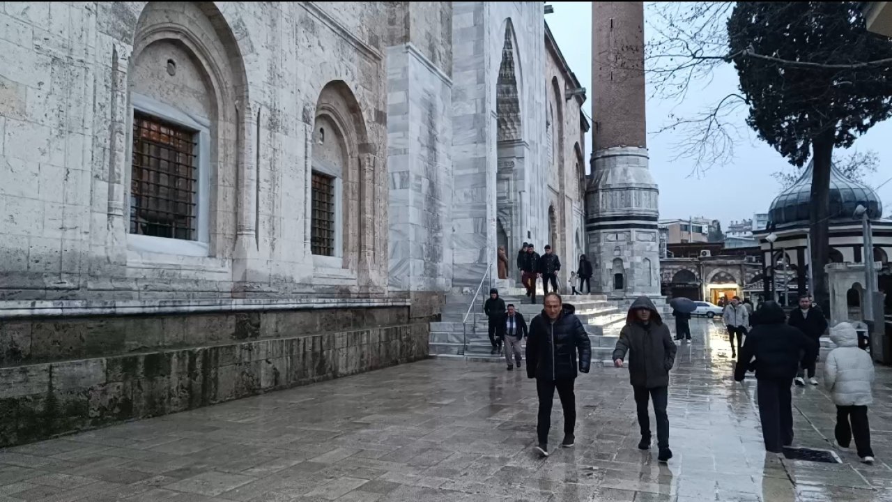 Bursa'da, bayram namazı 626 yıllık Ulu Cami'de kılındı
