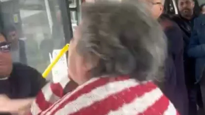 Bursa'da belediye otobüsündeki 'yer' kavgası kamerada