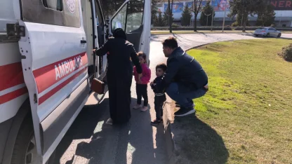 Bursa'da motosiklet devrildi: Aynı aileden 4 yaralı