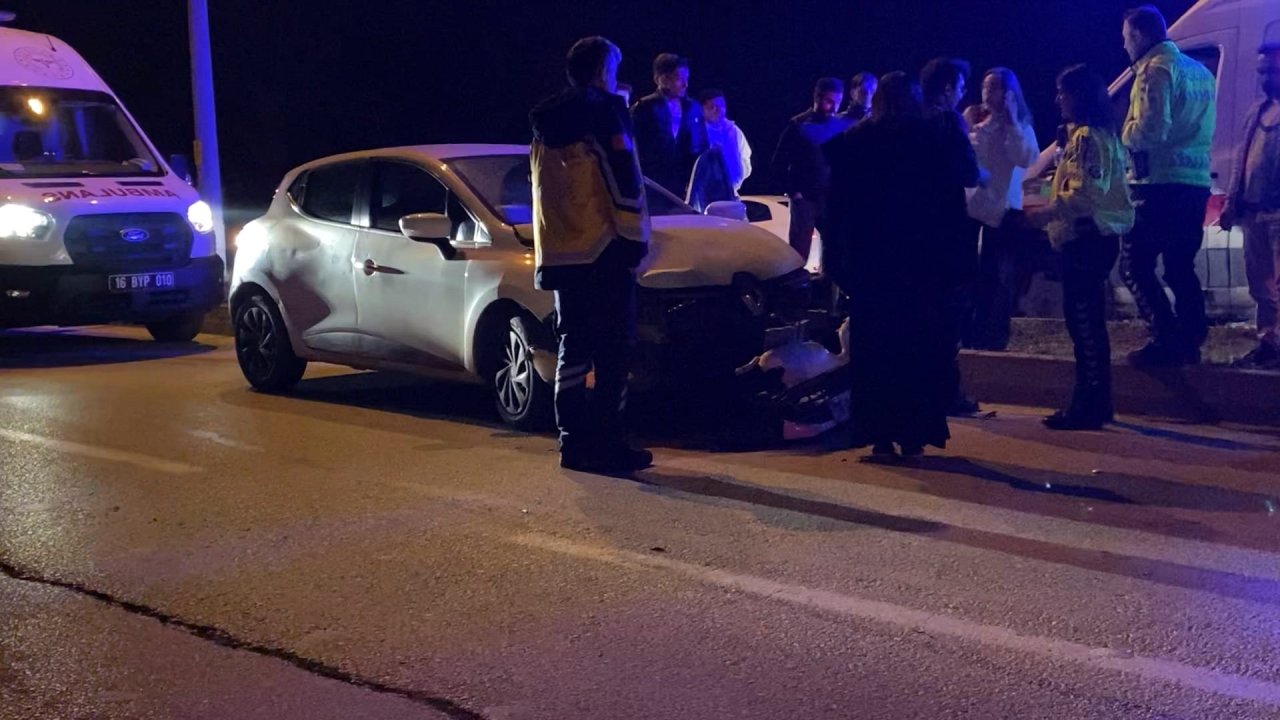 Bursa'da otomobil, diğer otomobile arkadan çarptı: 1 yaralı