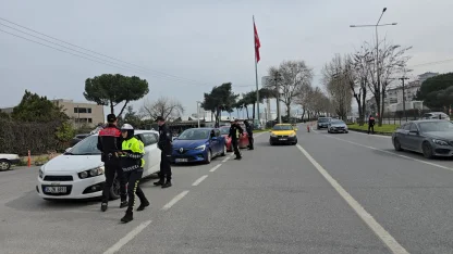Bursa'da ramazan tedbirleri kapsamında trafik uygulaması yapıldı