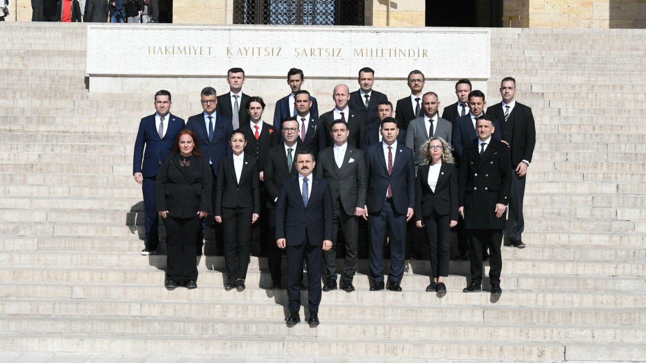 Çanakkale Savaşları Gelibolu Tarihi Alan Başkanlığı heyetinden anıtkabir ziyareti