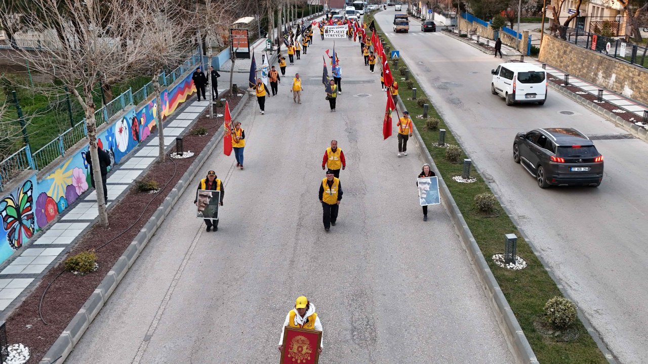 Çanakkale'ye yürüyen '57'nci Alay' korteji, Edirne'ye ulaştı