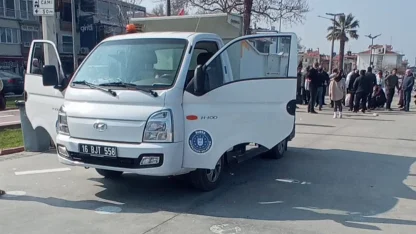 Çöp kamyonunun altında kalan çocuk hayatını haybetti