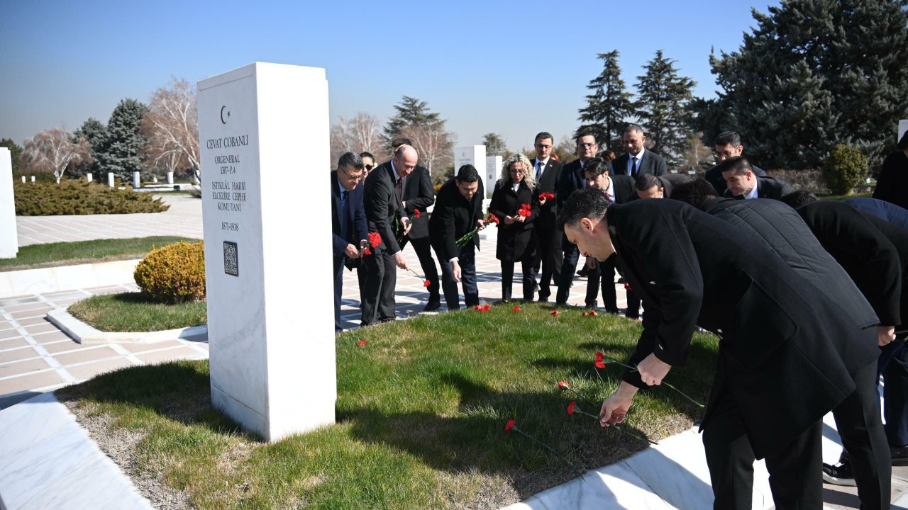 Devlet Büyükleri Anıt Mezarlığı'nda anma programı