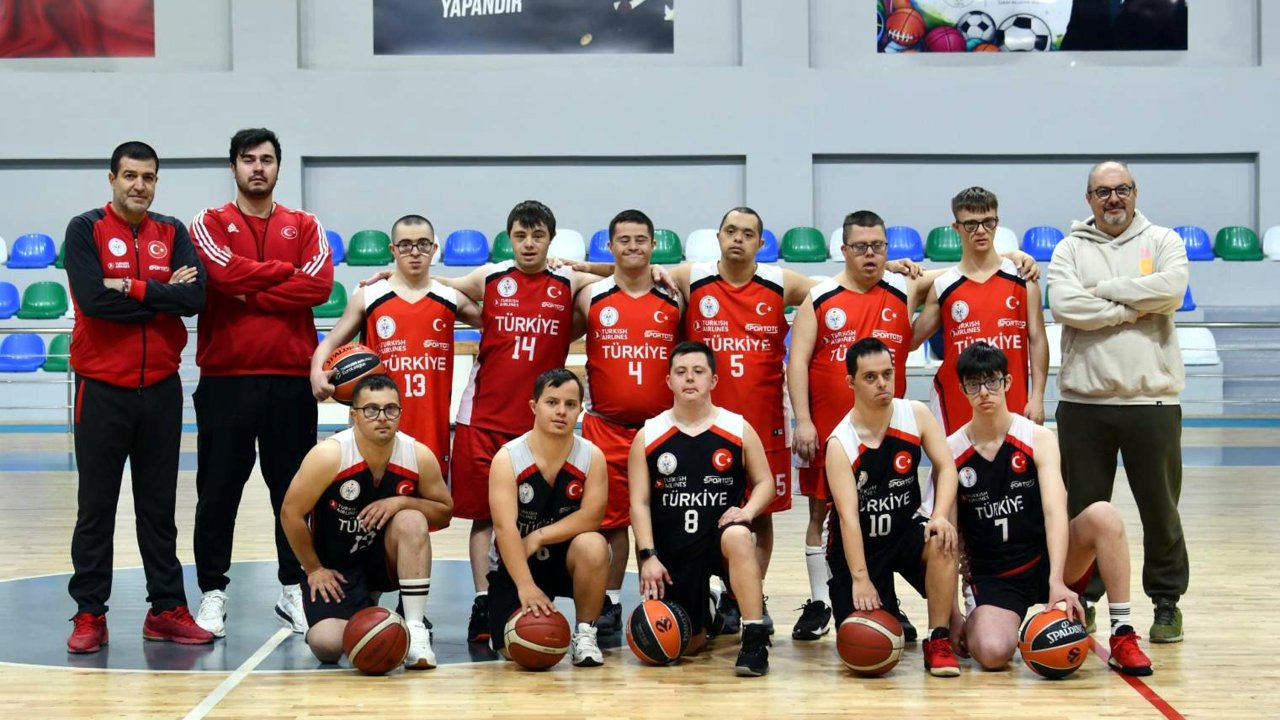 Down Sendromlular Basketbol Milli Takımı Antrenörü Ercan: Başarılarla ailelerin bakış açısı değişti