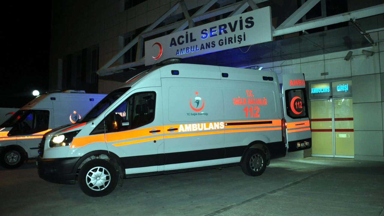 Düğünde bıçaklı kavga; 3 yaralı