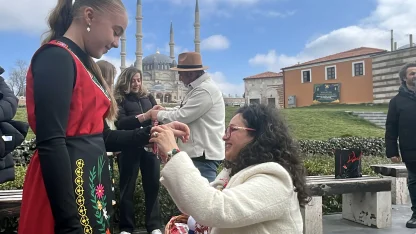 Edirne’de ‘Baba Marta’ etkinliği; bileklikler dağıtıldı