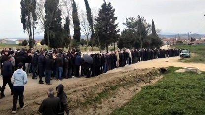 Edirne'de mezarlıkta bayramlaşma geleneği