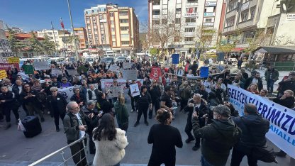Edremit'te hayvanseverler sokak köpeklerinin ölümünü protesto etti