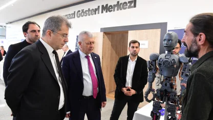 Girişimcilik zirvesi, gençlerle iş dünyasını buluşturdu