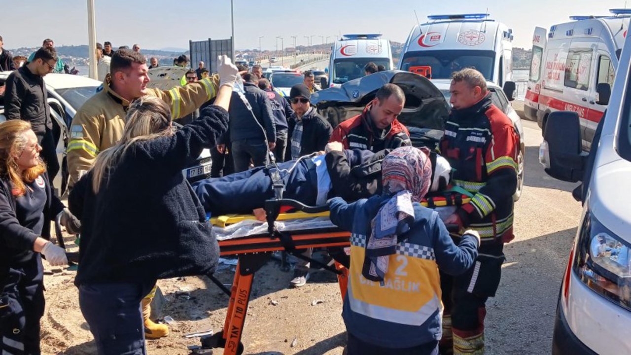 İki otomobil çarpıştı; 6 yaralı