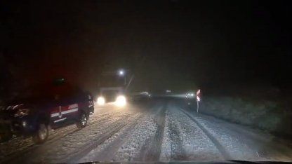 Kar yağışı İnegöl-Domaniç kara yolunda ulaşımı olumsuz etkiledi