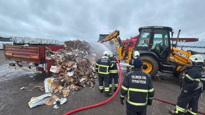 Karton yüklü TIR dorsesindeki yangın büyümeden söndürüldü