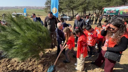 Keşan’da ilkokul öğrencileri fidan dikti