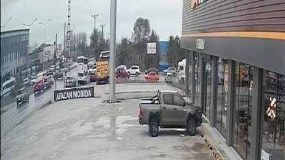 Kırklareli'deki zincirleme kazada 5 kişi yaralandı; kaza anı kamerada