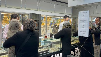 Kuyumcu satacak altın kalmayınca dükkanına, 'vallahi billahi tillahi yok' yazısı astı