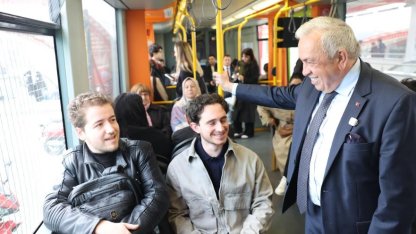 Nilüfer Belediye Başkanı güne BursaRay'da yolculuk yaparak başladı