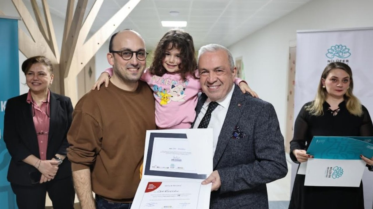 Nilüfer’de BADEP eğitimini tamamlayan babalar sertifikalarını aldı