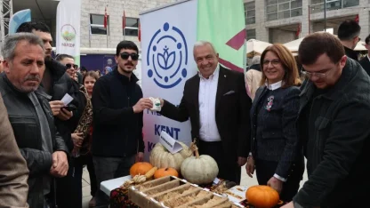 Nilüfer’de ‘Tohum Takas Şenliği’nde 15 bin paket tohum dağıtıldı