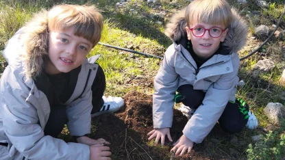 Öğrenciler Kazdağları’nda fidan dikti