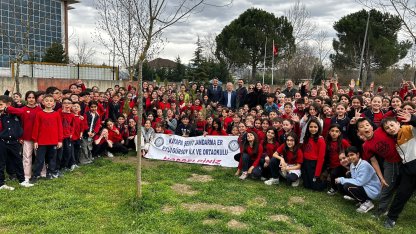 Orman Haftasında öğrenciler okul bahçesine 150 fidan dikti