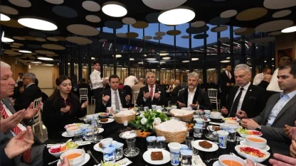 Osmangazi Belediye Başkanı Aydın, muhtarlarla iftar sofrasında buluştu