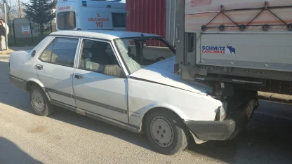 Otomobil park halindeki TIR’a çarptı: 1 yaralı