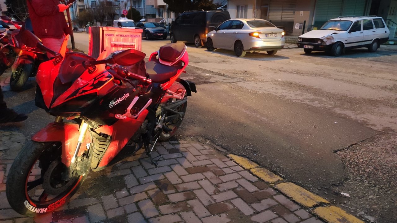 Otomobille çarpışan motosikletin ehliyetsiz sürücüsüne 40 bin lira ceza
